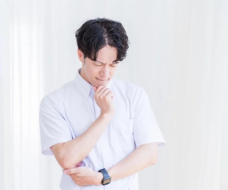 悩む男性のイメージ